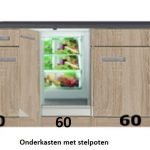 Keukenblok 160 houtnerf met stelpoten en inbouw koelkast RAI-519